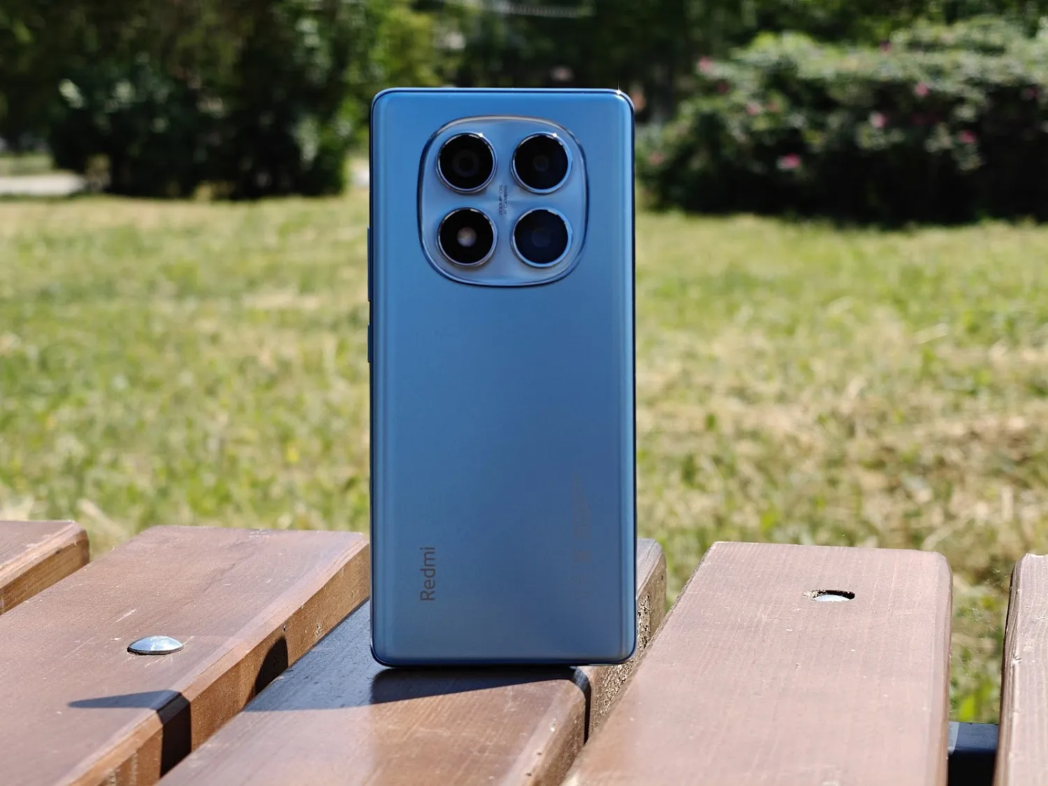 7 лучших смартфонов для покупки летом 2025